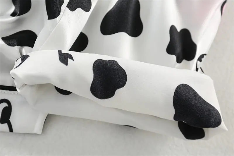 Pyjama Bébé “Douce Prairie” – Ensemble en Coton Imprimé Vache, Respirant & Ludique