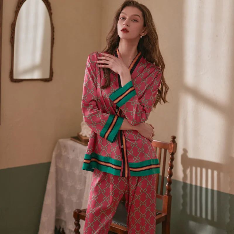Pyjama Femme Satin Rosé – Ensemble Chic “Jardin d’Éclats”, Élégant & Confortable pour les Soirées Douces