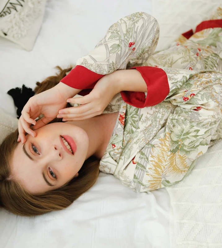 Pyjama Femme Éveil Végétal – Ensemble Satin Luxe à Motifs Botaniques, Élégance Naturelle & Confort Doux