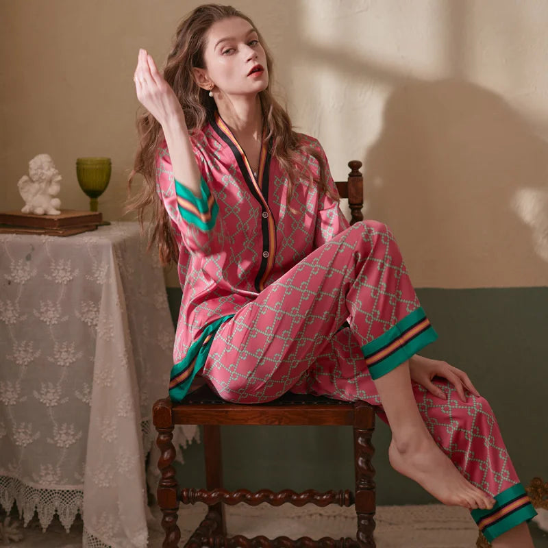 Pyjama Femme Satin Rosé – Ensemble Chic “Jardin d’Éclats”, Élégant & Confortable pour les Soirées Douces