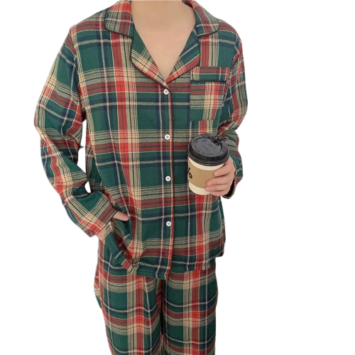 Pyjama Plaid “Veillée de Noël” – Duo Homme & Femme, Ensemble Chaud et Douillet